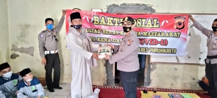 Kepolisian Purwakarta Sektor (Polsek) Gandeng Tokoh Agama Guna Mendisiplinkan Prokes Memutus Mata Rantai Covid-19