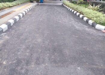 Pengaspalan Di Halaman Kantor DPRD Dan KNPI Di Duga Asal Pasang Oleh Pemborong Yang Sama