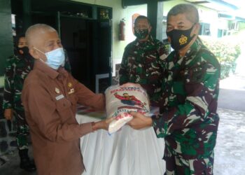 Hari Juang TNI AD, Babinminvetcaddam XII/Tpr Berikan Tali Asih Kepada Veteran dan Warakawuri