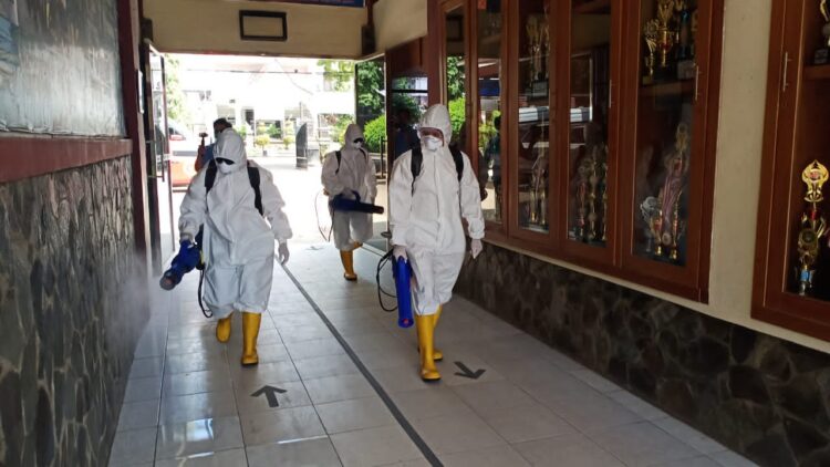Tim Velox Edukasi Sosialisasi Dan Dekontaminasi Di SMPN 1 Purwakarta