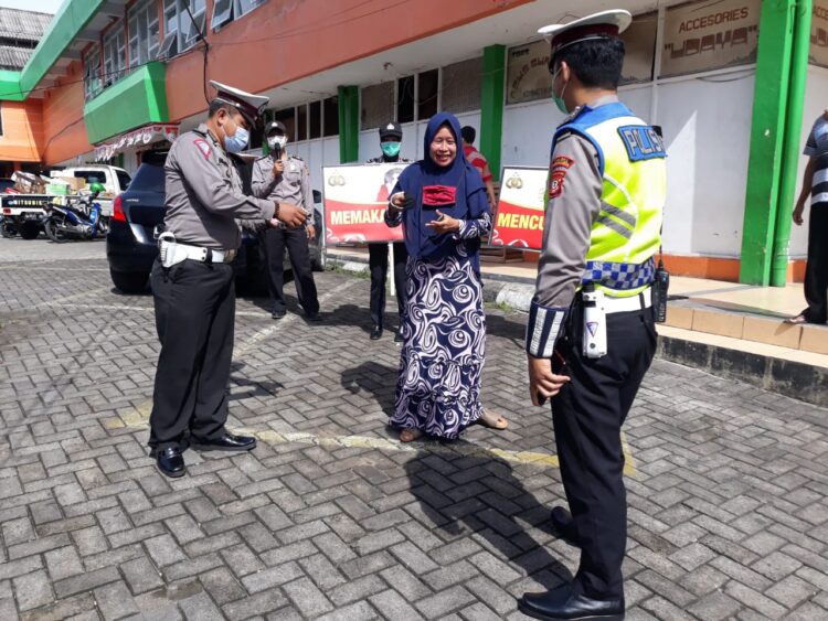 Terus Giat Pencegahan Prokes Jajaran Resor Polres Purwakarta Terapkan 3M