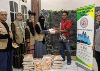 PDAM Gapura Tirta Rahayu Kabupaten Purwakarta Bagikan Sembako Berupa Beras Dan Uang