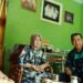 Memastikan Situasi Kamtibmas Aman, Bhabinkamtibmas Banjar Serasan Silahturahmi Tokoh Masyarakat Di Wilayah Binaanya