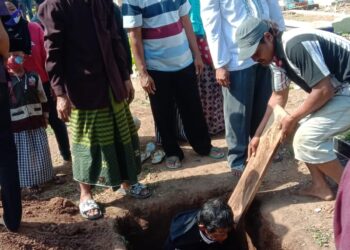 Rumahnya Sempit, Jenazah Kakek Asal Sepatan Timur ini Dibawa ke Mushola Sebelum Dimakamkan