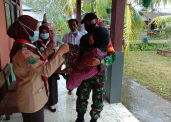 Wujudkan Masyarakat Sehat, Kodim Sambas Bersama Dinkes Berikan Pengobatan Gratis