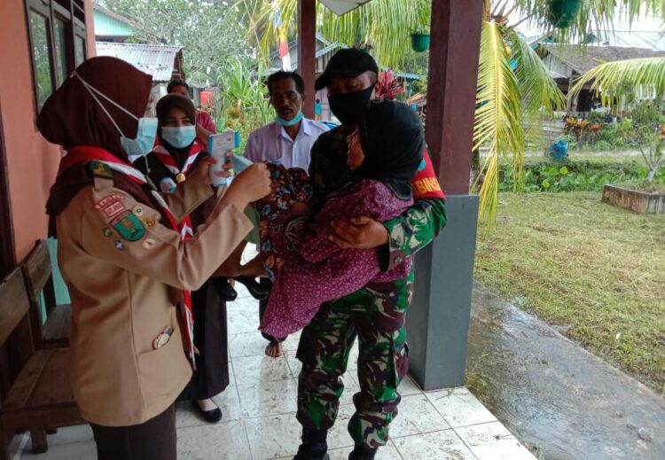 Wujudkan Masyarakat Sehat, Kodim Sambas Bersama Dinkes Berikan Pengobatan Gratis