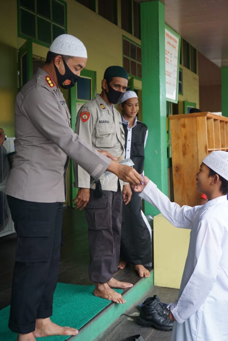 Kapolresta Pontianak Kota, KOMBES POL LEO JOKO TRIWIBOWO,.S.I.K Safari Jum’at Di Masjid Jami’ PontianakTimur