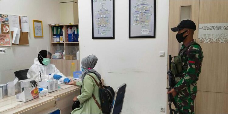 Terapkan Prokes kepada PMI, Upaya Satgas Pamtas Yonif 642 Cegah Penyebaran Covid-19