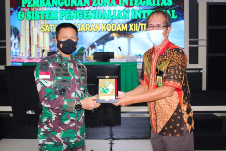 Pangdam XII/TPR Tutup Pembinaan Pembangunan Zona Integritas Dan Sistem Pengendalian Internal Satuan Jajaran