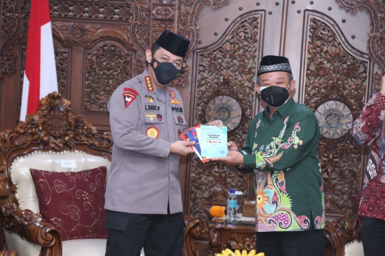 Humas Polri Libatkan Juru Bahasa Isyarat Dalam Setiap Konferensi Pers