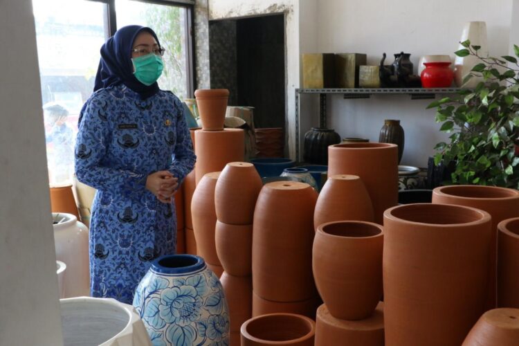 Pot Bunga Keramik Plered Jadi Primadona Saat Pandemi