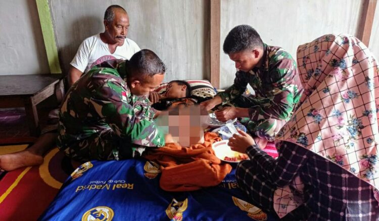 Peduli Serta Ringankan Beban Warga Perbatasan, Satgas Yonif 407 Gelar Khitanan Gratis