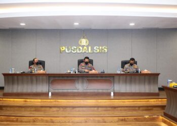 Kabaharkam Dampingi Kapolri Rapat Persiapan PPKM Skala Mikro