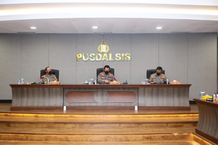 Kabaharkam Dampingi Kapolri Rapat Persiapan PPKM Skala Mikro