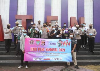 Bersama PWI Kabupaten Tangerang Dan Kapolresta, Dandim 0510/Trs Bagikan Masker