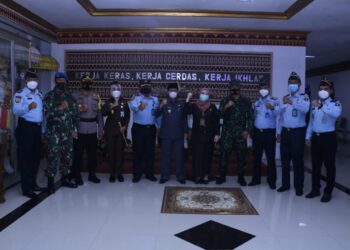 Bupati Lampura H. Budi utomo, S.E., M.M Menandatangani Komitmen, Wilayah Bebas Korupsi