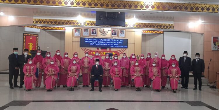 Bupati Lantik Pengurus TP PKK dan Dekranasda Lampura