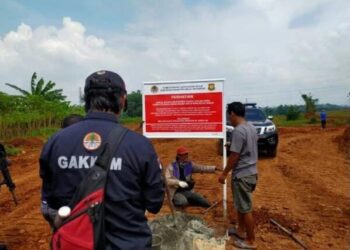 Team Gabungan Gakkum KLHK Segel Lokasi,Galian C Tanah Merah Ilegal Di Sukatani Purwakarta