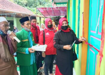 RESMIKAN PEMBANGUNAN MADRASYAH BAITUL MUSLIMIN KETUA FRAKSI PDI PERJUANGAN HJ LINA YULIANI