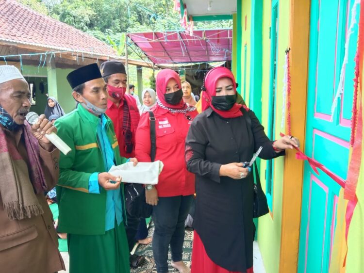 RESMIKAN PEMBANGUNAN MADRASYAH BAITUL MUSLIMIN KETUA FRAKSI PDI PERJUANGAN HJ LINA YULIANI