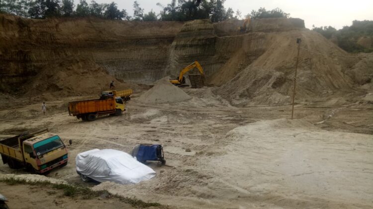 Diduga Gunakan BBM Jenis Solar Bersubsidi, Galian Pasir Ilegal Di Kampung Palayangan Desa Margajaya Tak Tersentuh Hukum