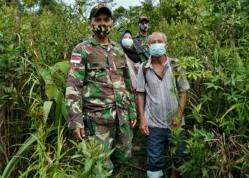 Patroli Secara Rutin, Satgas Pamtas Yonif 407 Amankan Enam PMI Non Prosedural