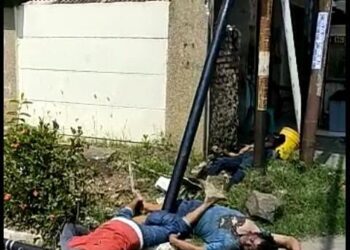 Akibat Tidak Memakai Savty Pekerja Pemasang Tiang Milik Dari PT Indosat,Tersengat Arus Listrik