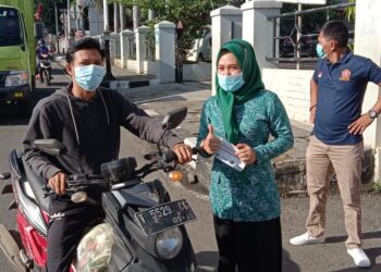 Pencegahan Penyebaraan Wabah Virus Covid-19,Kelurahaan Nagri Tengah Kabupaten Purwakarta Bagikan Masker