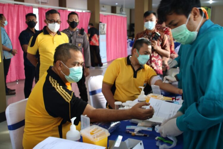 Peduli Kesehatan Dan Kejiawaan, Kapolda Kalimantan Barat Beserta Personel Ikuti Rikkes Berkala