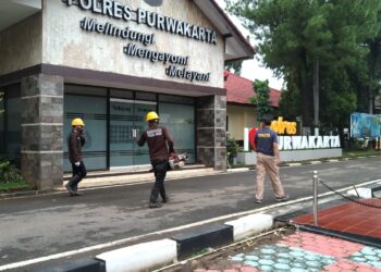 Giat Pencegahaan Wabah DBD,Kepolisian Resor Polres Purwakarta Lakukan Fogging Pengasapan