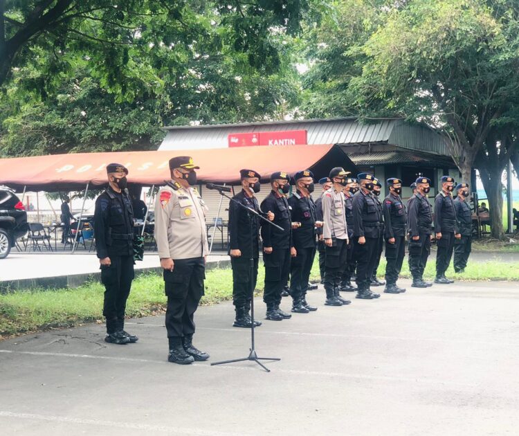 75 Personel Satbrimob Polda Jatim BKO ke Polda NTT Bantu Korban Bencana Alam
