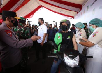 Kapolri dan Panglima Berharap Vaksinasi Drive Thru di Medan Jadi Role Model Wilayah Lain