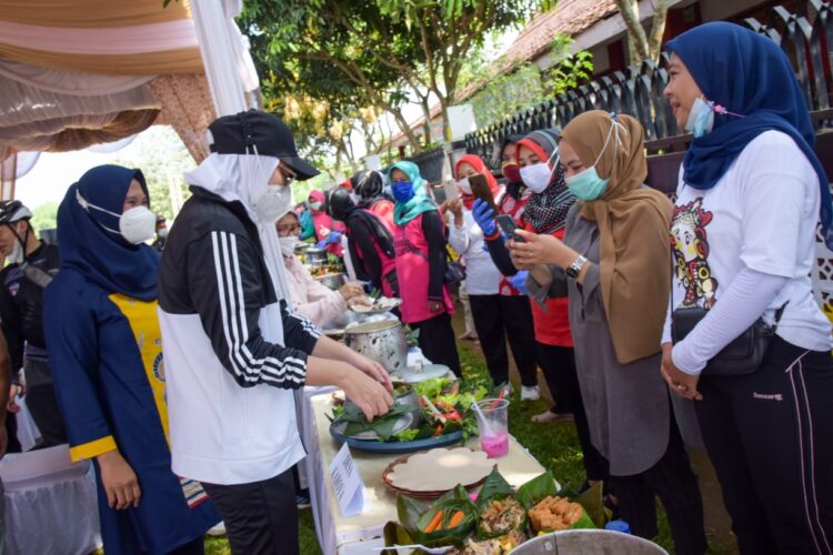 Munggahan Ala Ambu Anne, Bebersih Lembur Nyucikeun Diri
