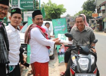 Jelang Bulan Suci Ramadhan Tiba, DPC PKB Purwakarta Bagikan Makanan Ke Warga Masyarakat