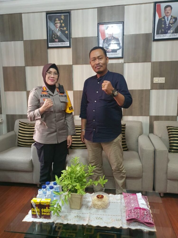 Apresiasi Kapolres Pelabuhan Tanjung Perak AKBP Ganis Setyaningrum Kepada Ketua Umum AMP (Aliansi Madura Perantau) H. Nawadi Sekaligus Tokoh Masyarakat