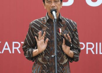 Tinjau Vaksinasi bagi Seniman dan Budayawan, Presiden: Semoga Bisa Terlindungi dari Covid-19