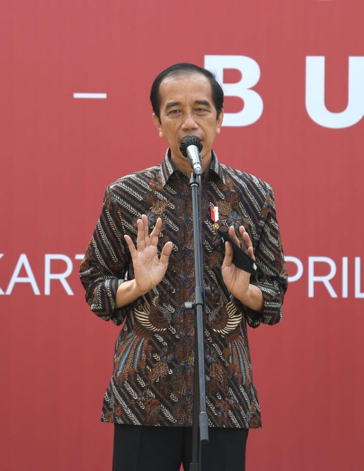 Tinjau Vaksinasi bagi Seniman dan Budayawan, Presiden: Semoga Bisa Terlindungi dari Covid-19