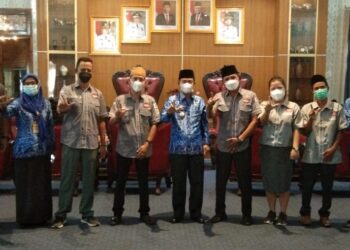 Bupati Lampura Menerima Audensi Forum Komunikasi Keluarga Besar Sumatra Barat (FKKBSB)