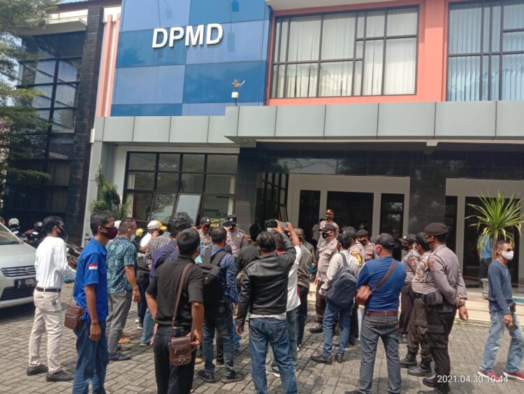 Disinyalir Dana UPK Tidak Transparan , KLB Demo DPMD Lebak