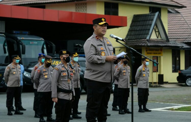 Polda Kalbar Menggelar Apel Operasi Ketupat Tahun 2021, Menjelang Hari Raya Idul Fitri 1442 H Pemerintah Telah Mengambil Kebijakan Larangan Mudik