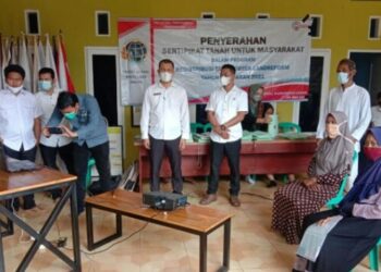 Ribuan Masyarakat Kampung Citorek Merasa Senang Menerima Sertifikat Program Redistribusi Dari Pemerintah