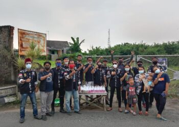 Barisan Patriot Sejati Indonesia (Banaspati) DPC Kabupaten Purwakarta Bagi-Bagi Takjil & Santunan Kepada Pemulung