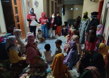 Sarinah Projo Purwakarta Berbagi Sembako Kepada Masyarakat di Bulan Ramadhan