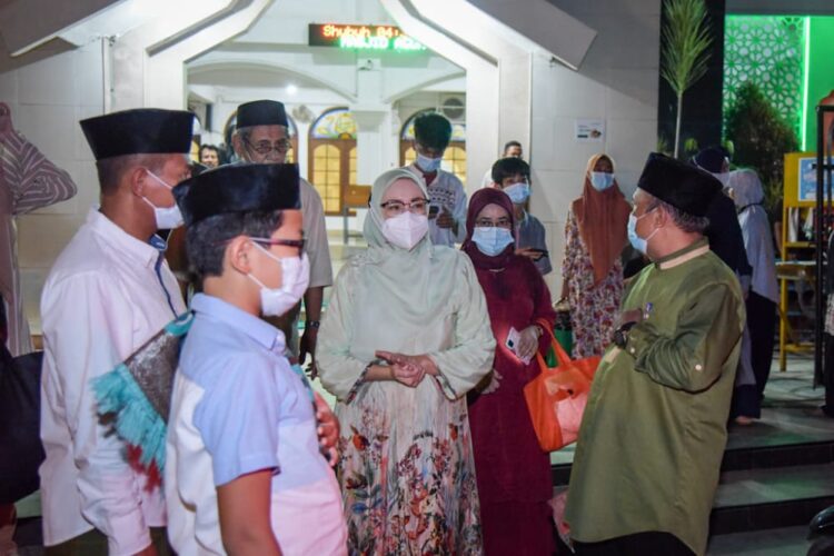 Cegah Kerumunan Malam Takbiran, Petugas Tutup Akses Jalan Menuju Perkotaan