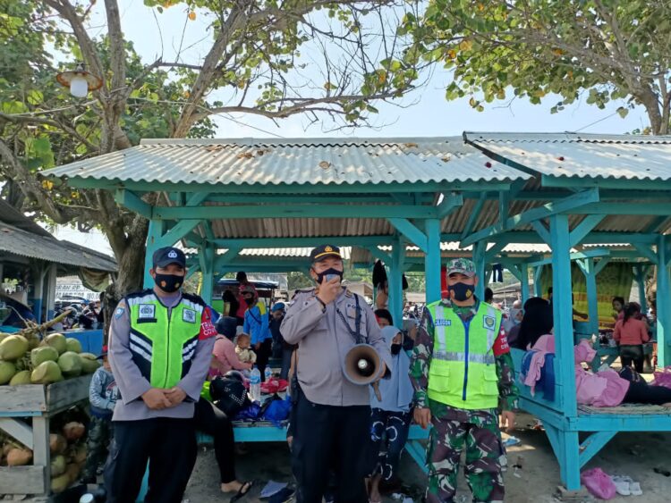 Polda Banten Bersama TNI dan Satgas Covid-19 Sosialisasikan Instruksi Gubernur ke Tempat-tempat Wisata