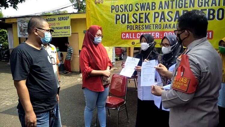 Tes Swab Gratis Di Polsek Pasar Rebo Tuntaskan 105 Warga Mudik