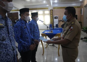 Asisten III:Pelantikan dan Pengambilan Sumpah 79 Pegawai Negri sipil (PNS) SK 100 Persen
