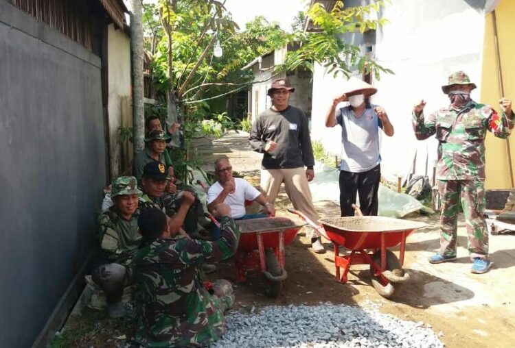 Karya Bakti TNI Wujud Nyata Pengabdian Prajurit Kodim 1207/BS Pontianak