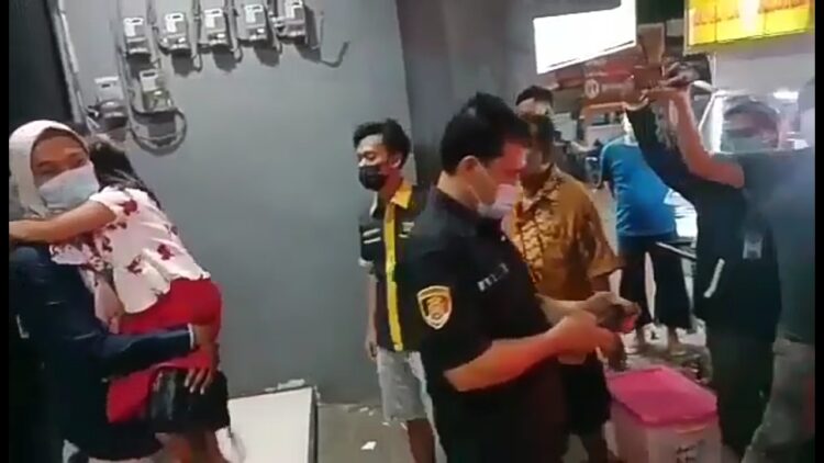 Viral Beredar Video Penganiayaan Seorang Anak Oleh Ayahnya