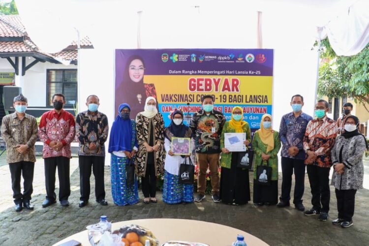 Pemkab Purwakarta Gelar Gebyar Vaksinasi Covid-19 untuk Lansia di 20 Puskesmas